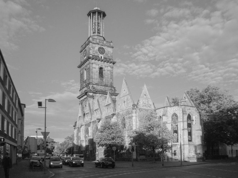 Schwarzweiß Aufnahme der Ruine der Aegidienkirche